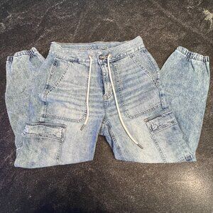 AE Super High-Waisted Cargo Denim Jogger, 4 Short